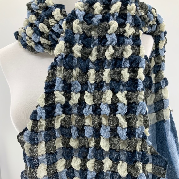 Wool blend wrap scarf - Picture 2 of 3